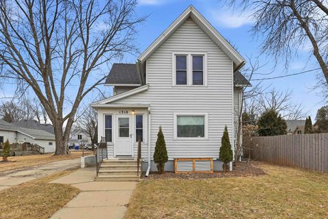 Photo of 1310 S MADISON Street, APPLETON, WI 54915 (MLS # 50321813)