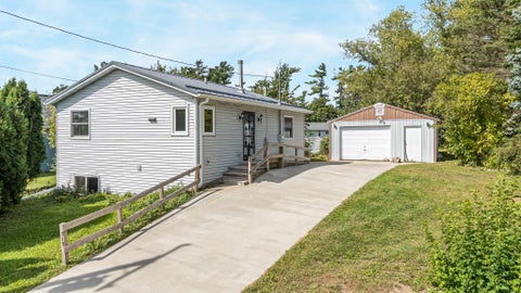 Photo of 515 N NASH Street, HORTONVILLE, WI 54944 (MLS # 50332572)