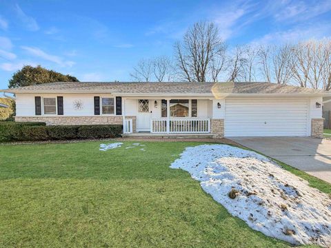 Photo of 803 VIOLA Avenue, OSHKOSH, WI 54901 (MLS # 50321862)