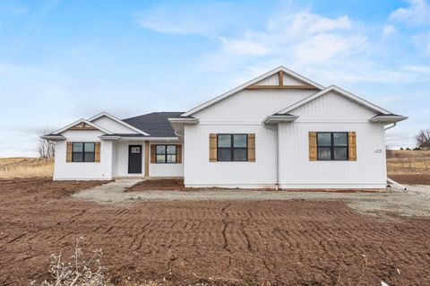 Photo of W173 MEADOW RIDGE Trail, KAUKAUNA, WI 54130 (MLS # 50320555)