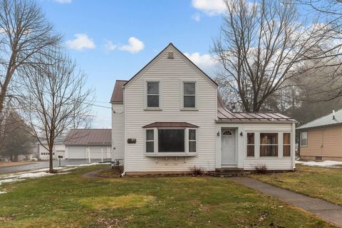 Photo of 425 S MAIN Street, IOLA, WI 54945 (MLS # 50321346)
