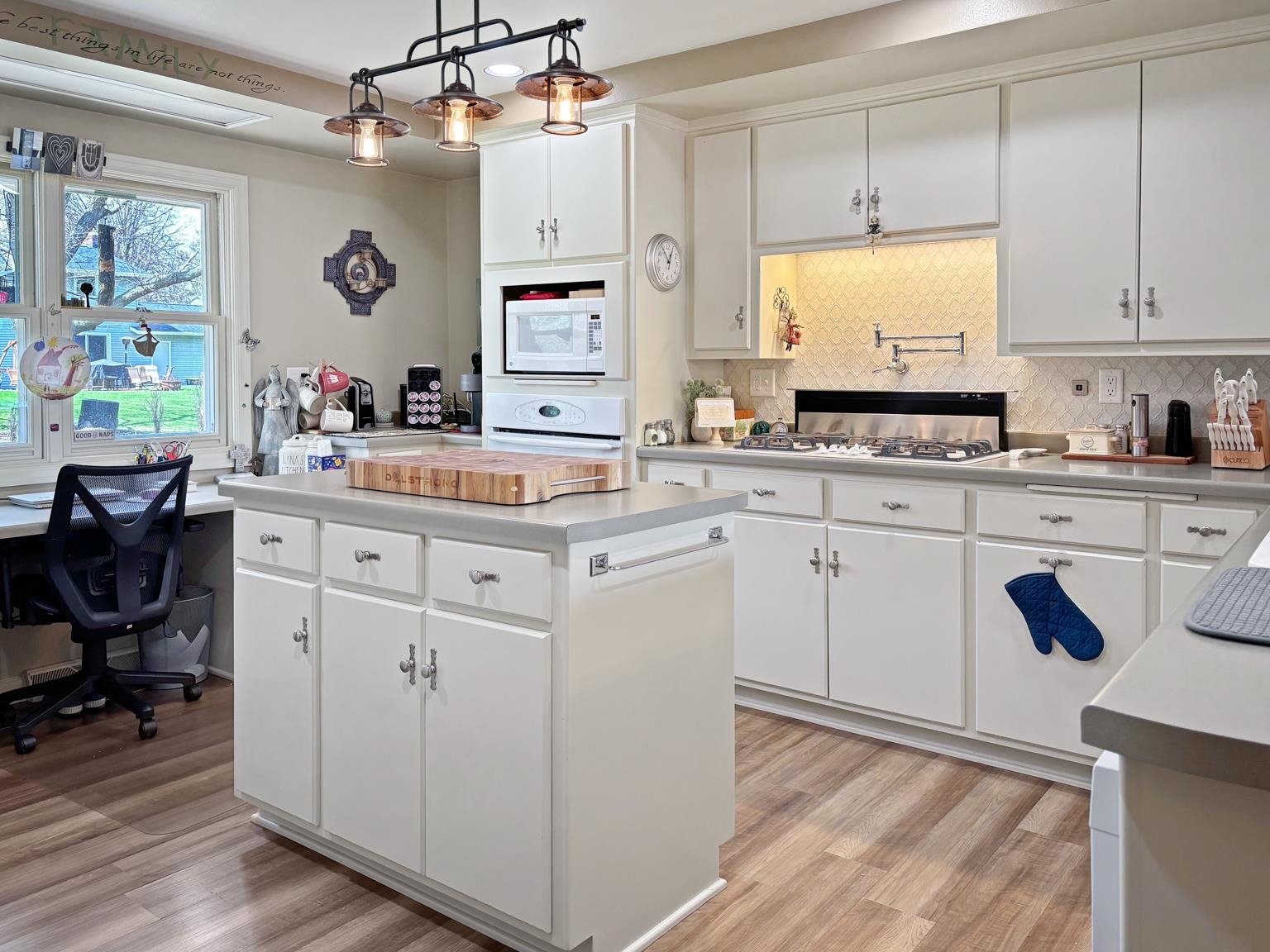 Green Bay, Wisconsin 54311, United States, 4 Bedrooms Bedrooms, ,3 BathroomsBathrooms,Residential,Active,229261