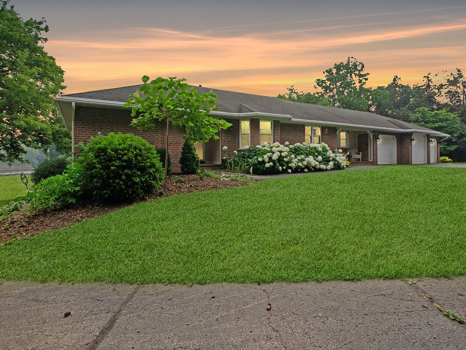 Green Bay, Wisconsin 54311, United States, 4 Bedrooms Bedrooms, ,3 BathroomsBathrooms,Residential,Active,229261