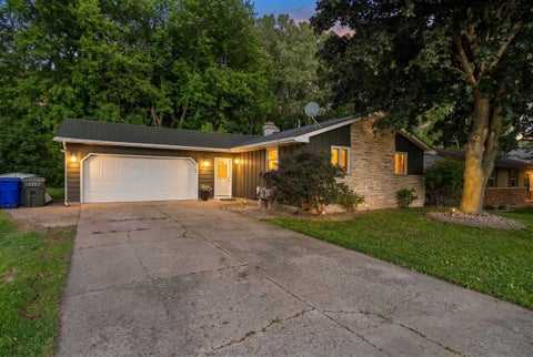 Photo of 1708 THELEN Avenue, KAUKAUNA, WI 54130 (MLS # 50327055)