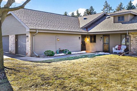 Photo of 71 SPENCER VILLAGE Court, APPLETON, WI 54914 (MLS # 50321359)