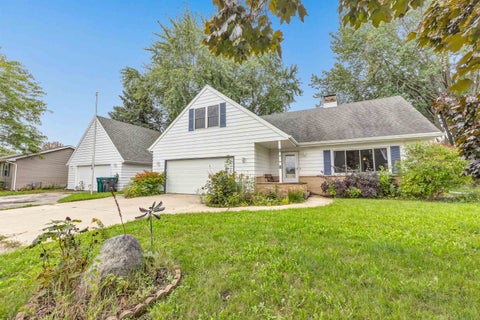 Photo of 127 W CAPITOL Drive, APPLETON, WI 54911 (MLS # 50332967)
