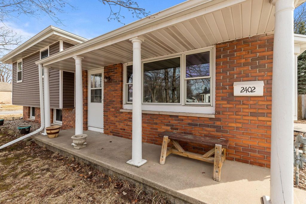 Photo of 2402 S MADISON Street, APPLETON, WI 54915 (MLS # 50322131)