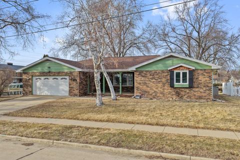 Photo of 824 STARBOARD Court, OSHKOSH, WI 54901 (MLS # 50321960)