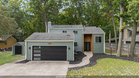 Photo of 1730 N BRIARCLIFF Drive, APPLETON, WI 54915 (MLS # 50333075)