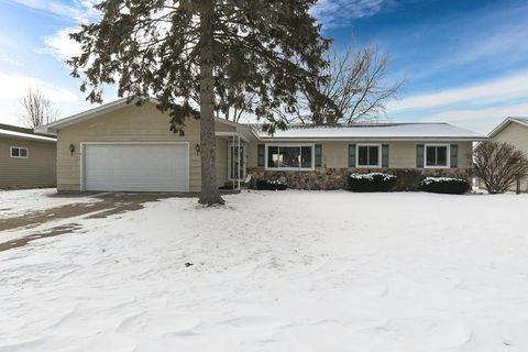 Photo of 170 ROBIN Lane, SHAWANO, WI 54166 (MLS # 50321183)
