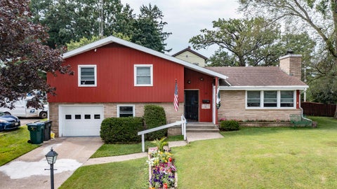 Photo of 119 W BADGER Street, WAUPACA, WI 54981 (MLS # 50330490)