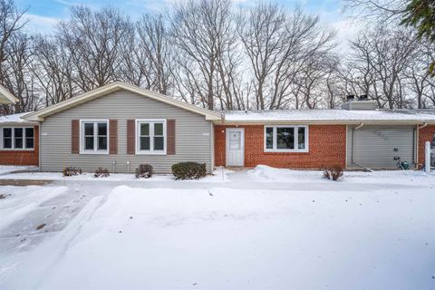 Photo of 1035 S WEST Court #B, APPLETON, WI 54915 (MLS # 50320314)
