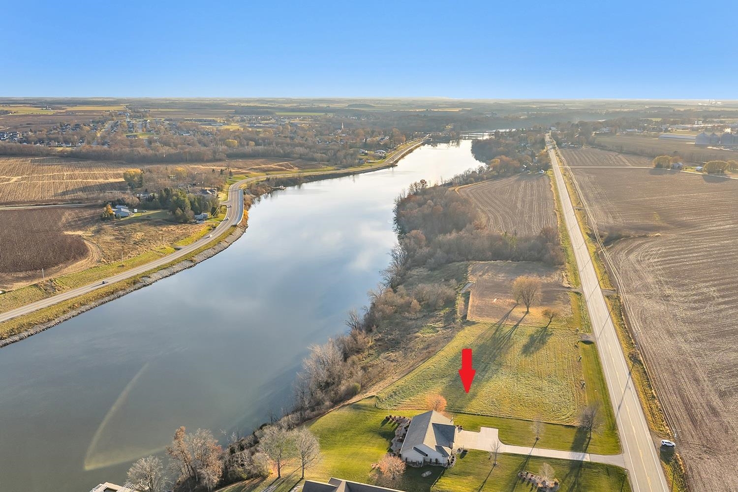Photo 1 of 5 — 4225 LOST DAUPHIN Road 1, DE PERE, WI 54115