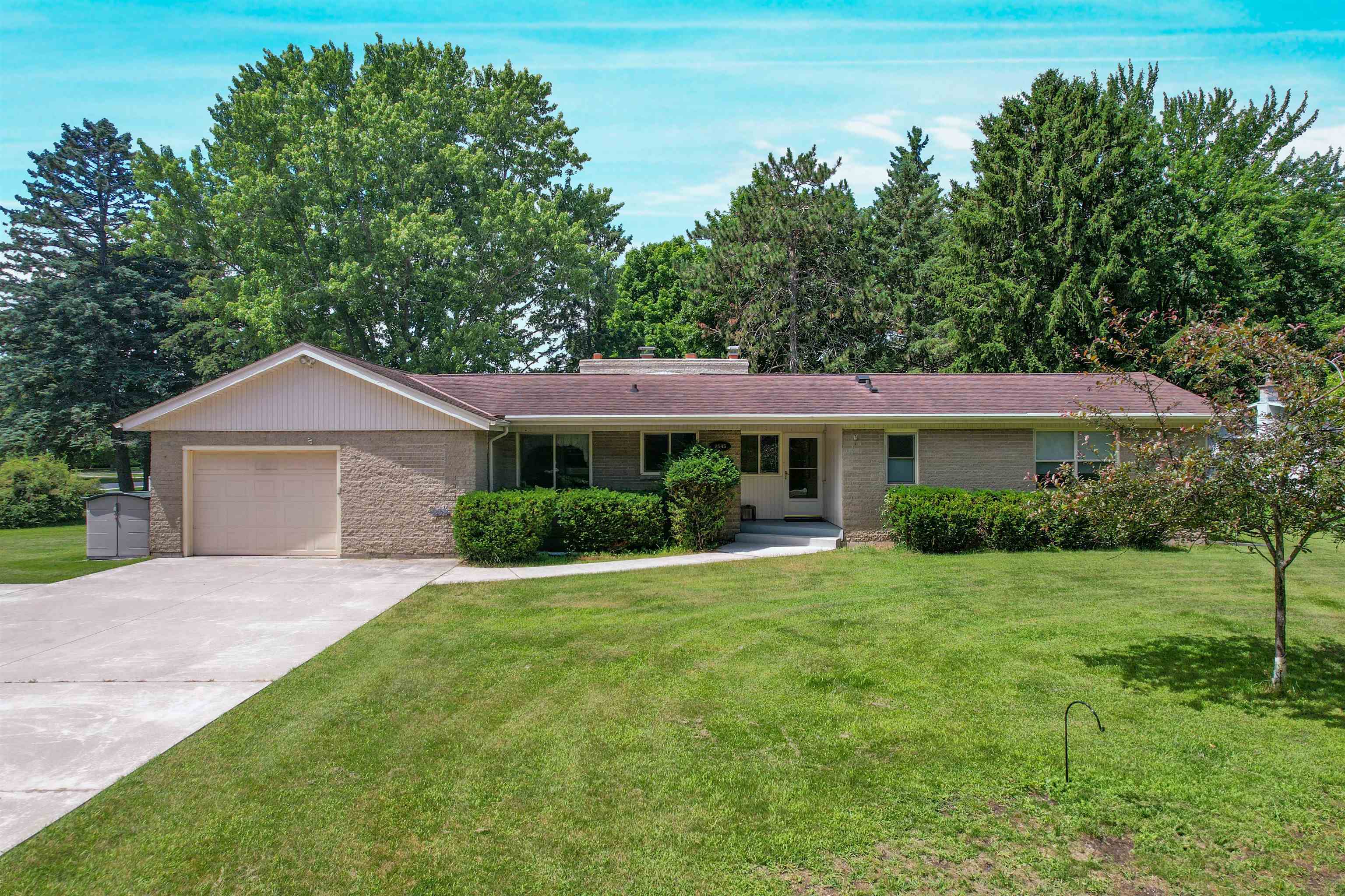 Photo 1 of 22 — 2545 NA WA KA Drive, MARINETTE, WI 54143