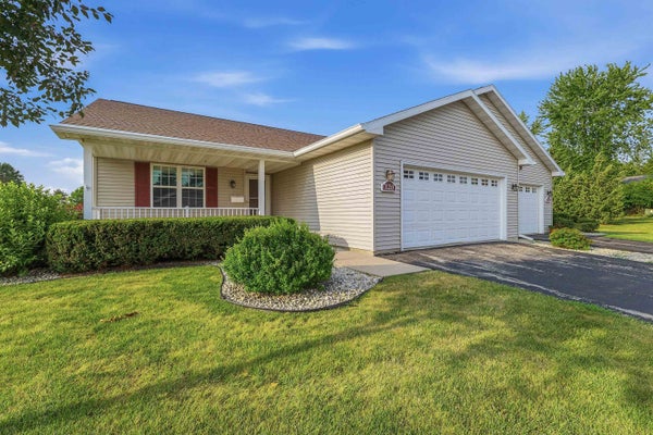 120 SOUTHLAKE CIR, FOND DU LAC, WI 54935 - Image 5b73c0e3ef98bb6dd5c8fd69e321f99f/2687545750
