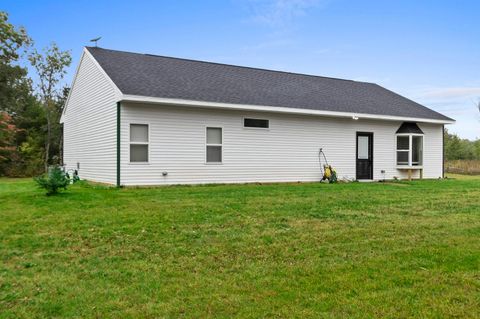 Photo of N8511 JOHNSON FALLS Road, CRIVITZ, WI 54114 (MLS # 50321059)