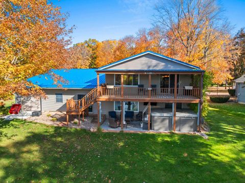 Photo of 250 ALPINE Drive, SHAWANO, WI 54166 (MLS # 50320671)