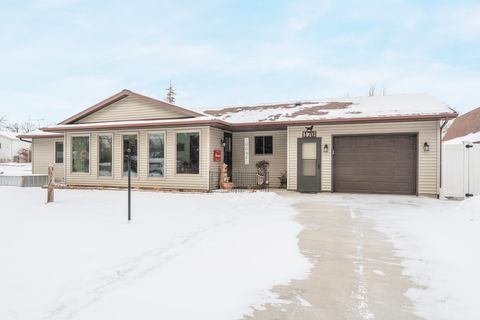 Photo of 170 JEFFERSON Street, WINNECONNE, WI 54986 (MLS # 50320170)