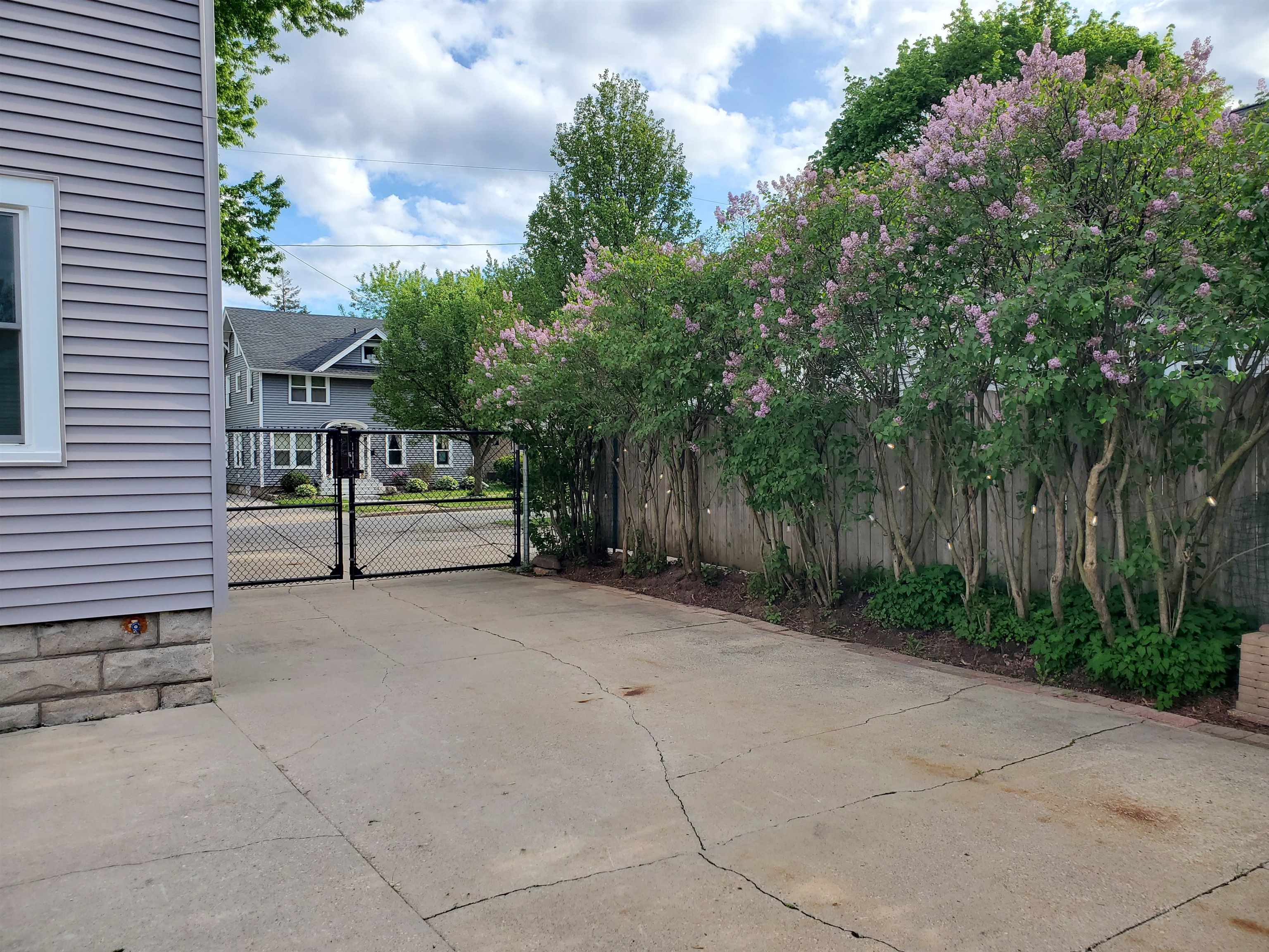 719 S MEMORIAL Drive