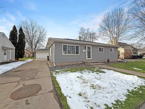 Photo of 804 JOHN Street, MENASHA, WI 54952 (MLS # 50319943)