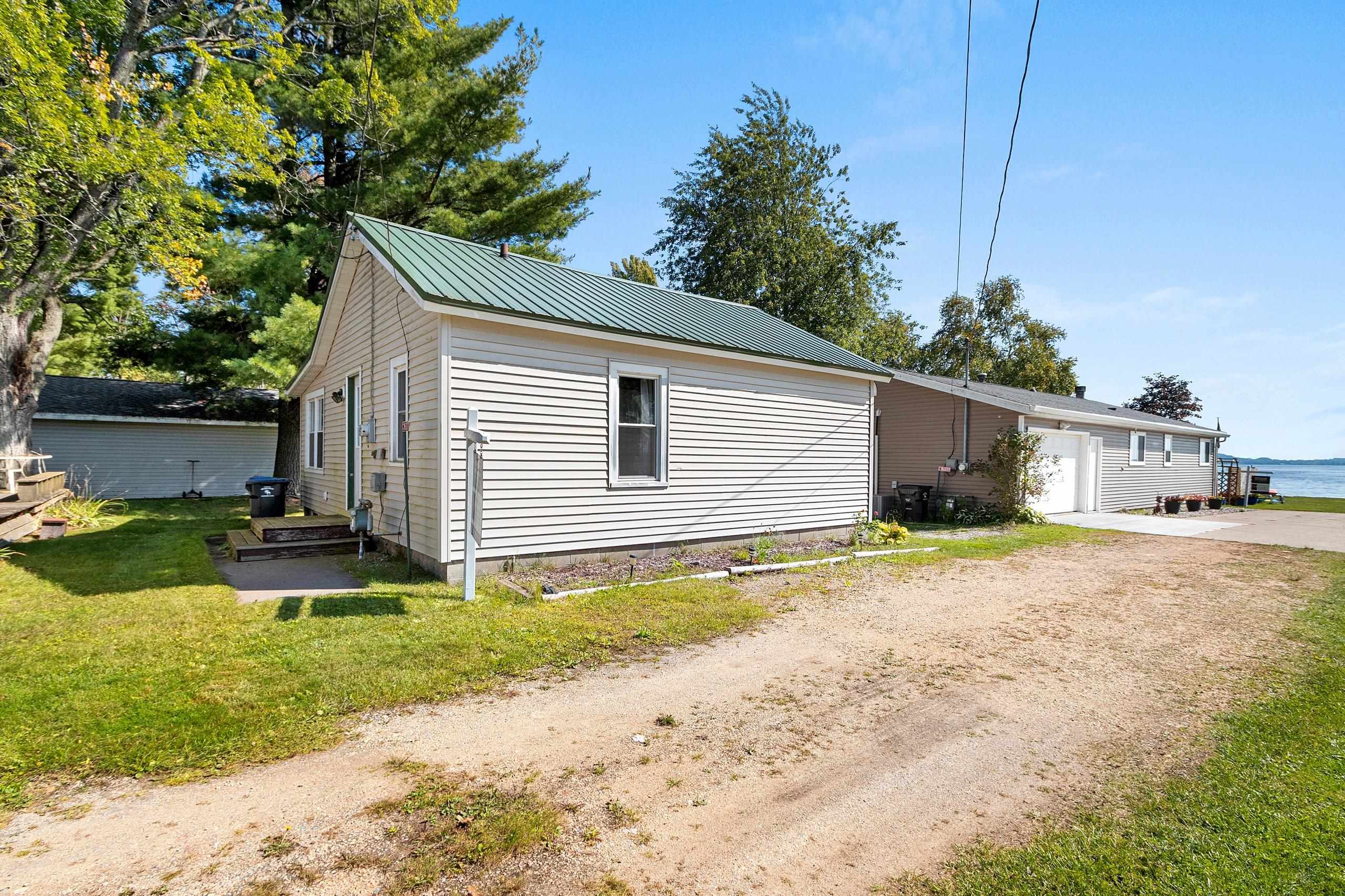 Shawano, Wisconsin 54166, United States, 2 Bedrooms Bedrooms, ,1 BathroomBathrooms,Residential,Active,211020