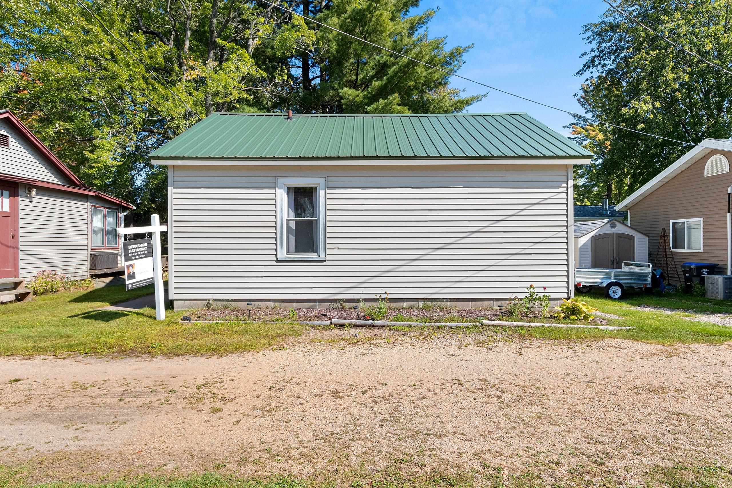 Shawano, Wisconsin 54166, United States, 2 Bedrooms Bedrooms, ,1 BathroomBathrooms,Residential,Active,211020