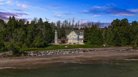 Photo of E7379 WASHINGTON Road, ALGOMA, WI 54201 (MLS # 50314865)