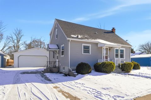 Photo of 21 N BELL Street, FOND DU LAC, WI 54935 (MLS # 50320491)