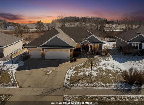 Photo of 1656 STEINER Lane, GREEN BAY, WI 54313 (MLS # 50321520)