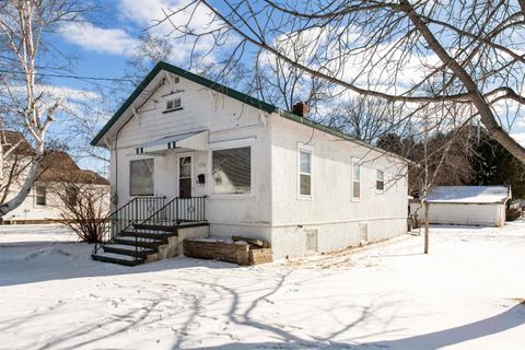 1513 28TH Avenue MENOMINEE MI 49858