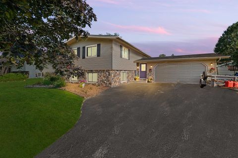 Photo of N8861 MALLARD Lane, TAYCHEEDAH, WI 54937 (MLS # 50315184)