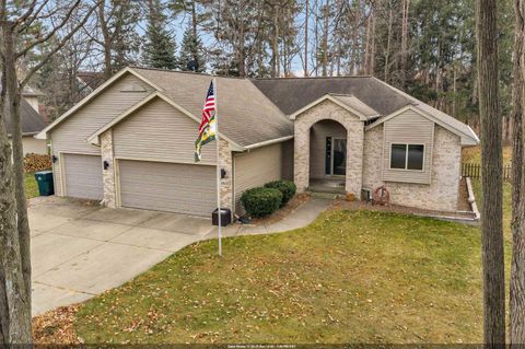 Photo of 2805 DEWEY DECKER Drive, GREEN BAY, WI 54313 (MLS # 50318696)