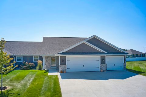 Photo of 838 SHARON Lane, PULASKI, WI 54162 (MLS # 50315338)