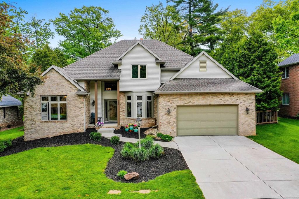 121 GARDEN GATE Court, GREEN BAY, WI Single Family Home Property