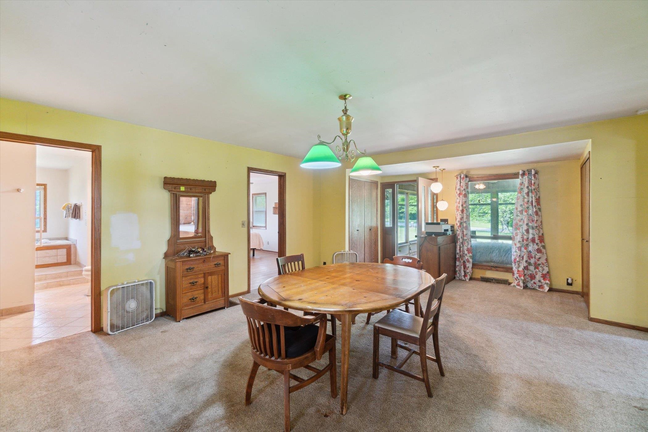 Burlington, Wisconsin 53105, United States, 4 Bedrooms Bedrooms, ,3 BathroomsBathrooms,Residential,Active,146230