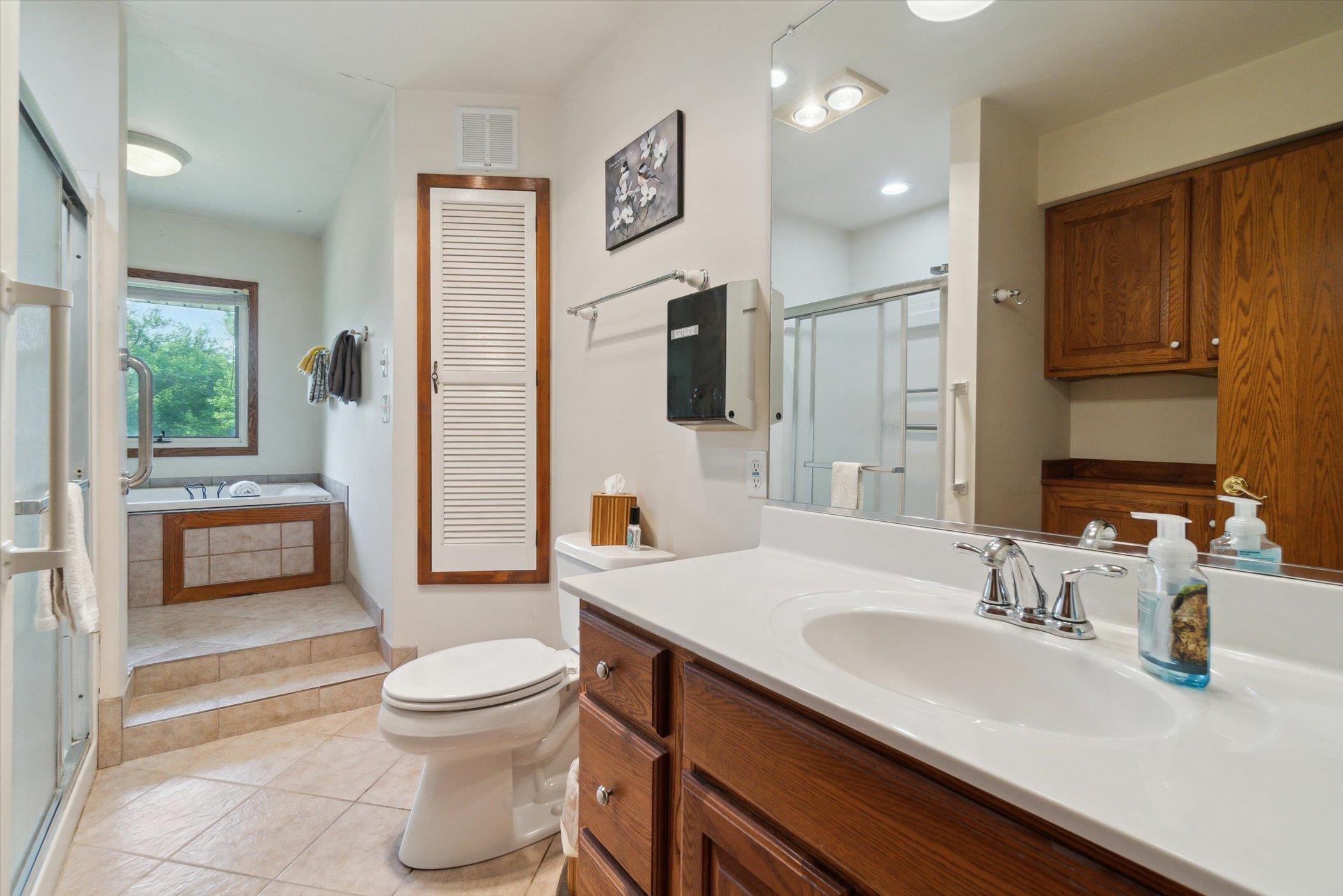 Burlington, Wisconsin 53105, United States, 4 Bedrooms Bedrooms, ,3 BathroomsBathrooms,Residential,Active,146230