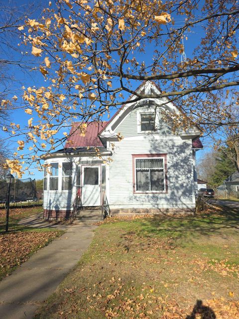 Photo of 305 E STATE Street, IOLA, WI 54945 (MLS # 50318276)