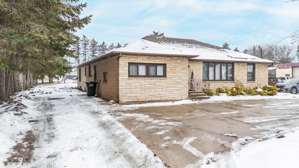 Photo of 3505 N RICHMOND Street, APPLETON, WI 54911 (MLS # 50319691)