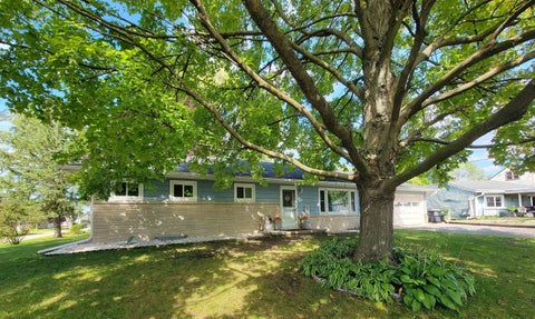 Photo of 215 W CAMERON Street, NEW LONDON, WI 54961 (MLS # 50333093)