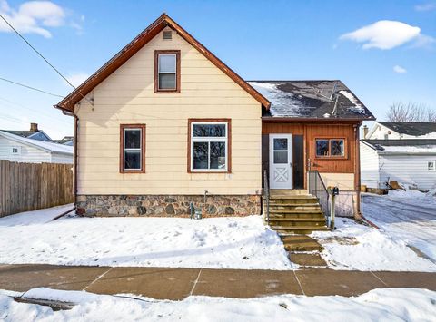 Photo of 311 ISABELLA Street, NEENAH, WI 54956 (MLS # 50319634)