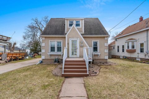Photo of 825 1ST Street, MENASHA, WI 54952 (MLS # 50323247)