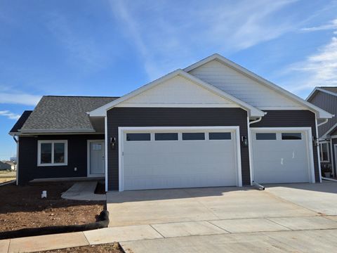 Photo of 3970 HEMLOCK Court, OSHKOSH, WI 54904 (MLS # 50318164)