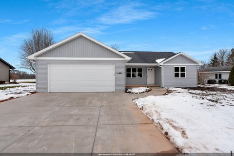 Photo of 8350 PHEASANT RUN Trail, LARSEN, WI 54947 (MLS # 50319862)