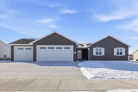 Photo of 3501 SNOW GOOSE Way, KAUKAUNA, WI 54130 (MLS # 50320493)