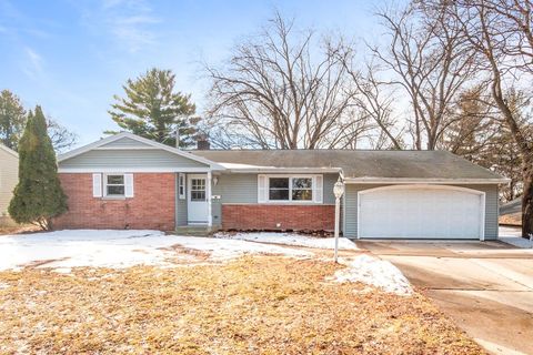 Photo of 127 TAFT Street, GREEN BAY, WI 54301 (MLS # 50321360)