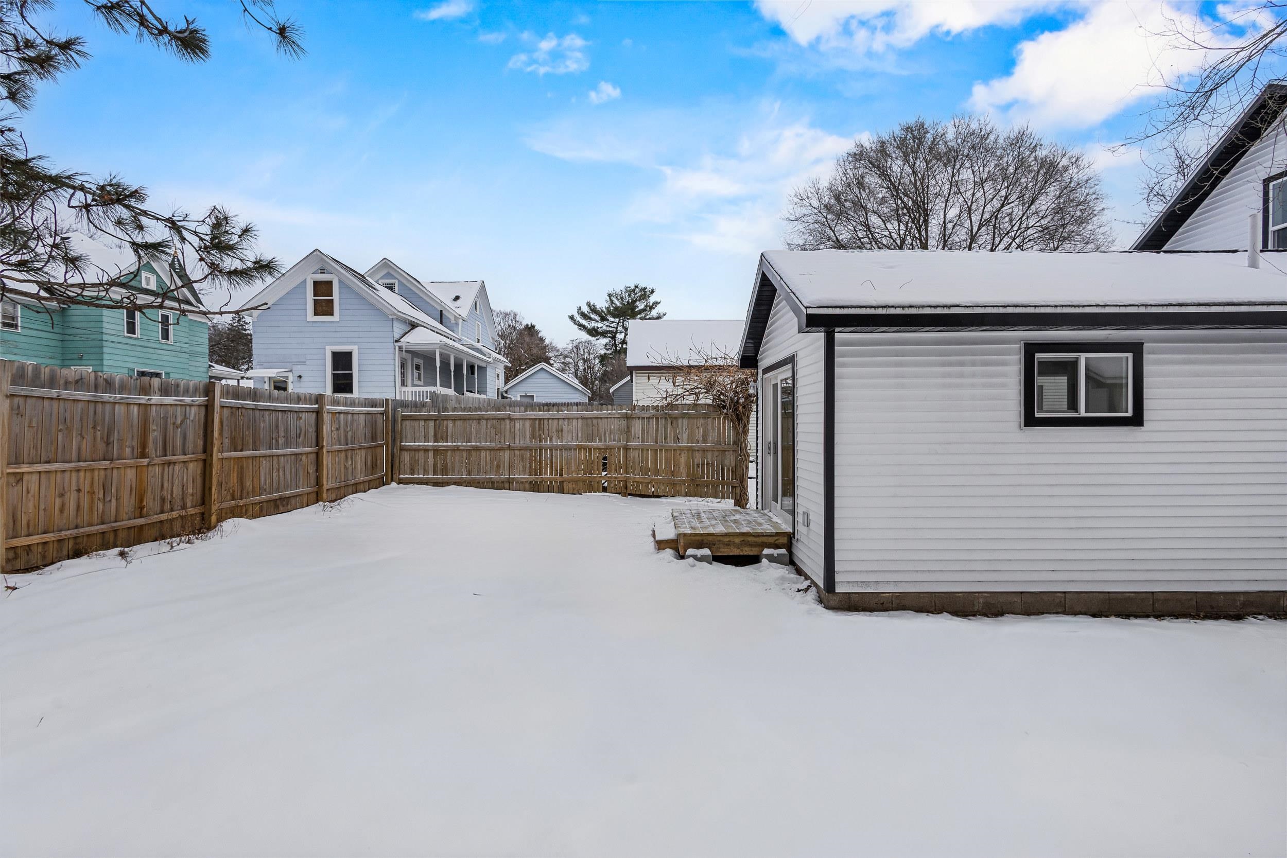 Shawano, Wisconsin 54166, United States, 3 Bedrooms Bedrooms, ,2 BathroomsBathrooms,Residential,Active,252629