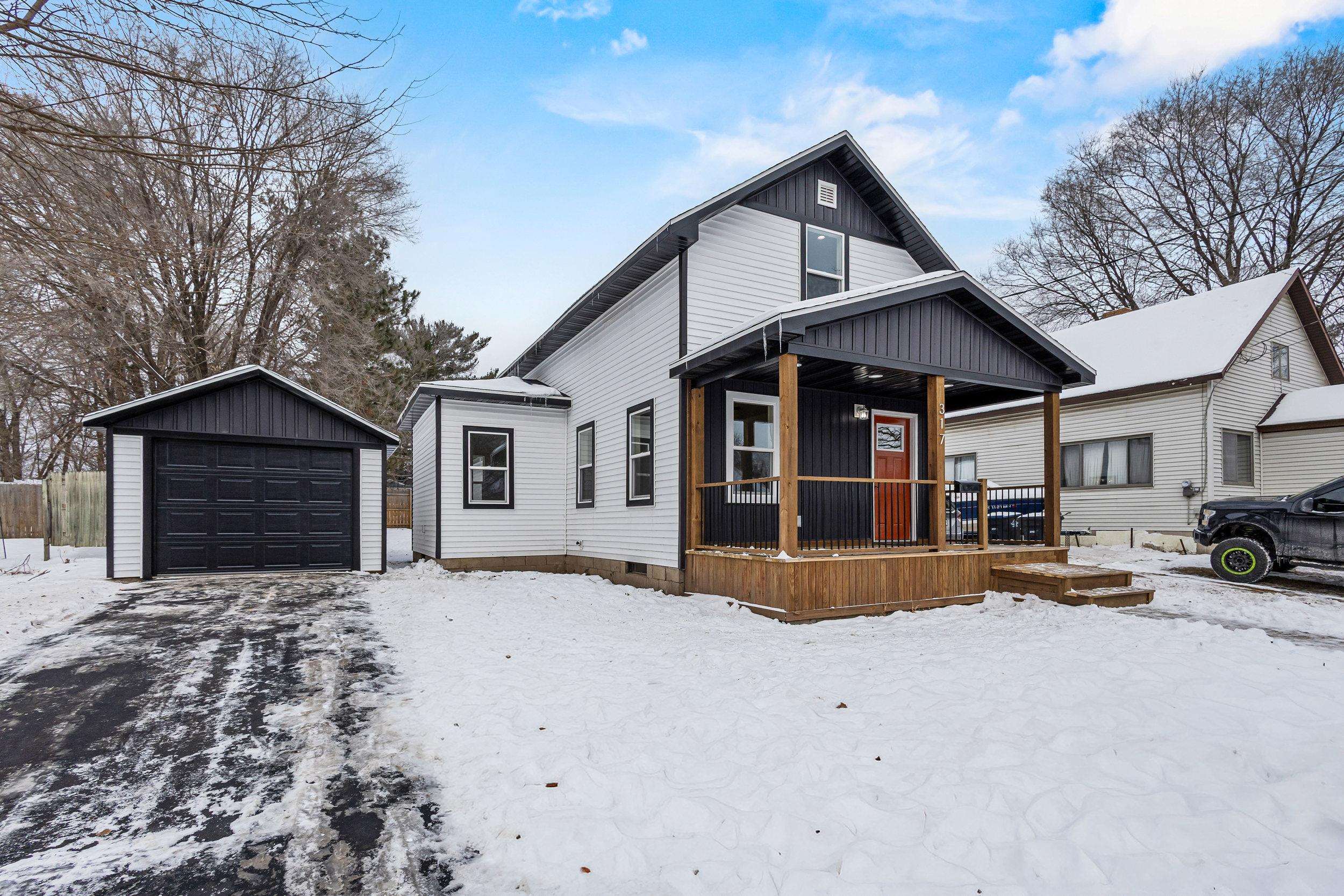 Shawano, Wisconsin 54166, United States, 3 Bedrooms Bedrooms, ,2 BathroomsBathrooms,Residential,Active,252629