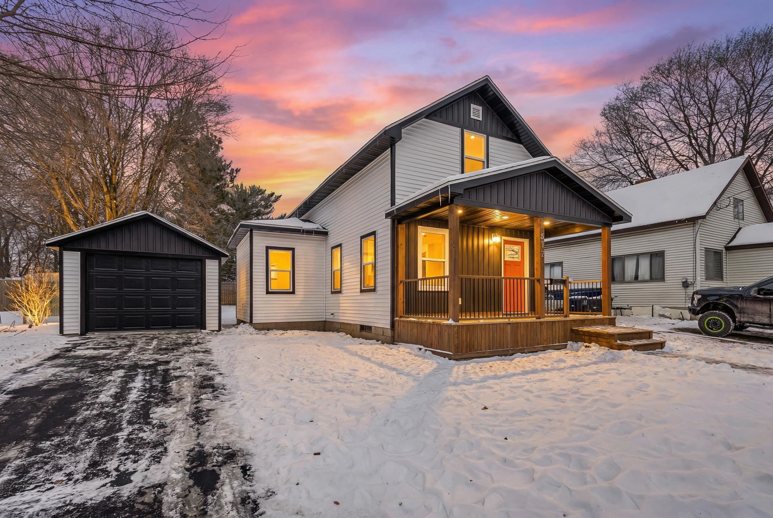 Shawano, Wisconsin 54166, United States, 3 Bedrooms Bedrooms, ,2 BathroomsBathrooms,Residential,Active,252629