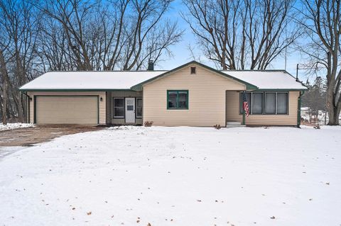 Photo of 905 WASHINGTON Street, FREMONT, WI 54940 (MLS # 50319362)