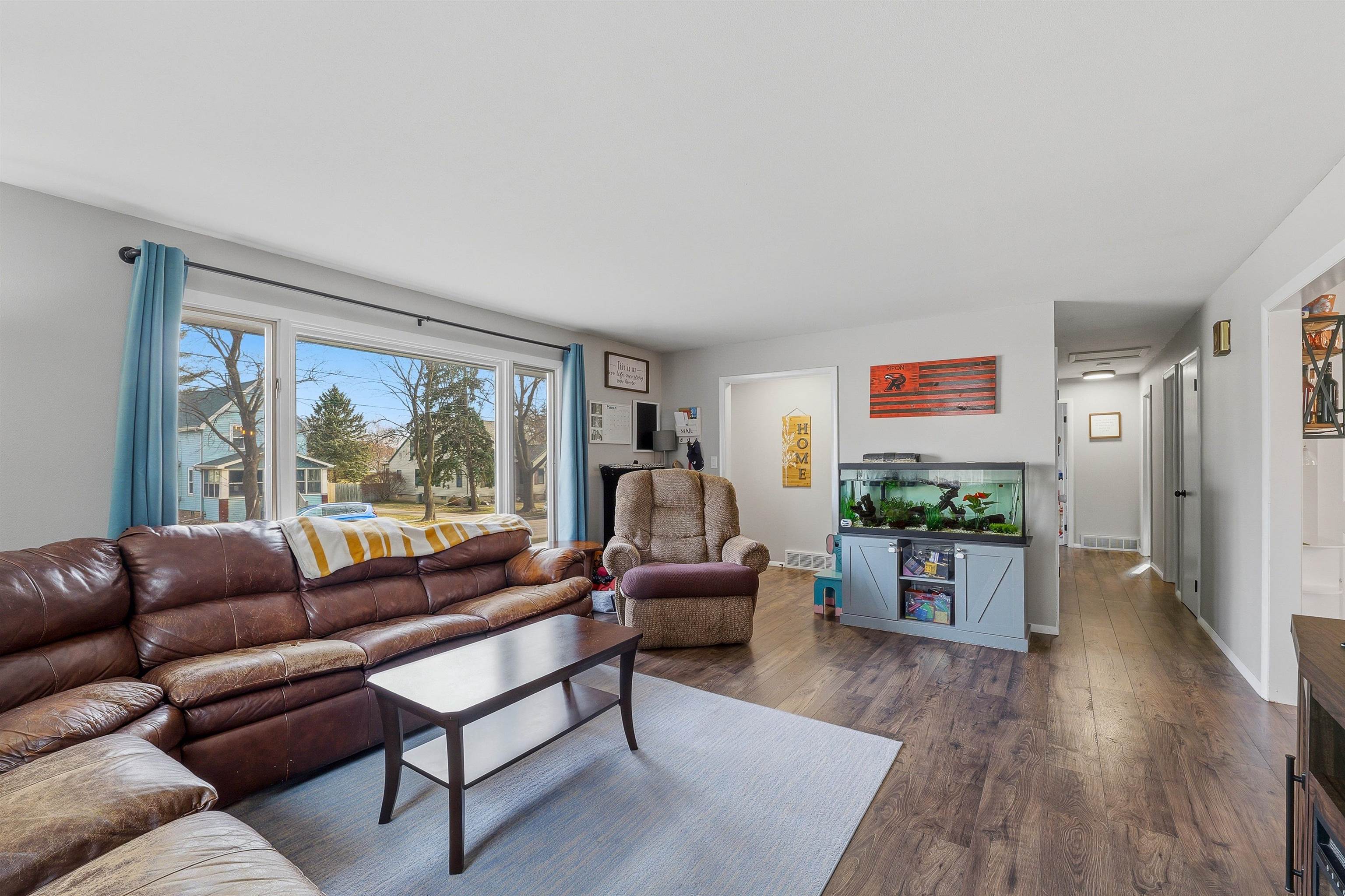 315 BELLEVILLE Street